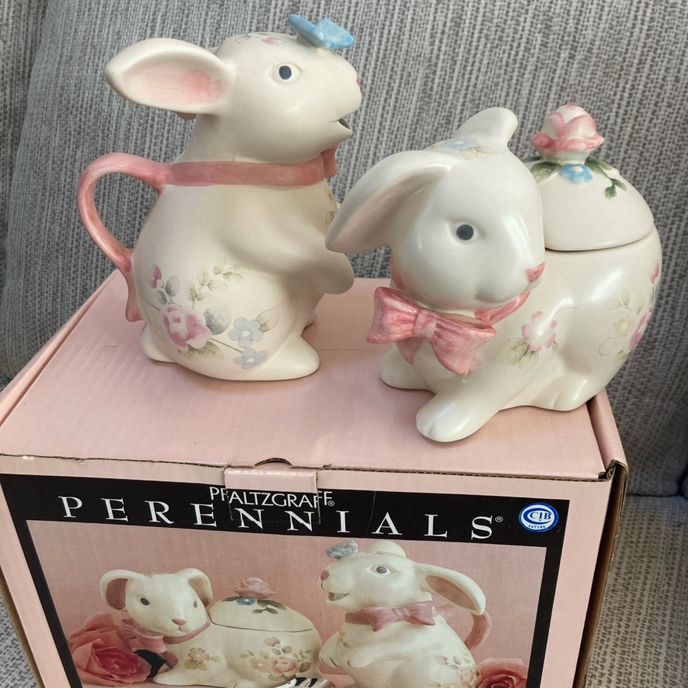 Vintage in box Pfaltzgraff tea rose sugar and creamer set new cute bunnies